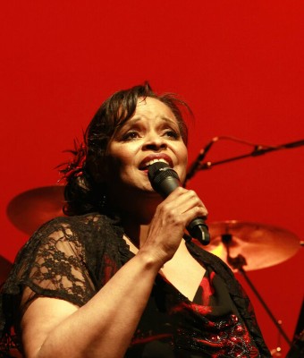 ANDALUCÍA BIG BAND & DEBORAH CARTER. Invitado: Coro Assejazz CONCIERTO 1: 21:00h en Sevilla
