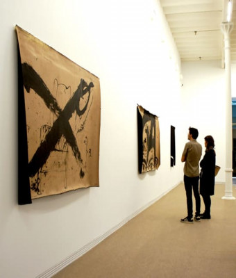 Visita las exposiciones del Museo Tàpies en Barcelona
