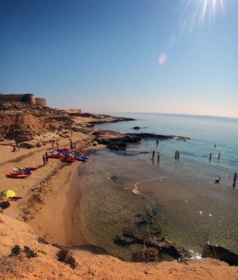 Cabo de Gata: Aventura en kayak por los acantilados en Almería