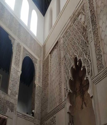 Guided Tour of the Alcazar and Jewish Quarter of Cordoba - Spanish en Frente al Alcazar