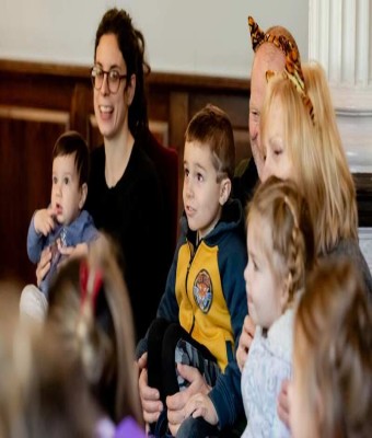 Story-time and Twirling Toddlers with Little Supernovas – The Little Mermaid en Reino Unido