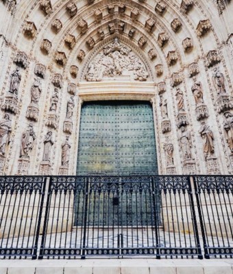 Ruta nocturna guiada por la Sevilla encantada (tour en Español) en Seville