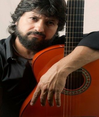 “Chicuelo” en concert (Guitarra, violí i percussió) en Barcelona
