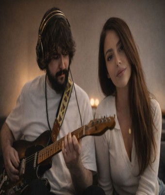 Golden Lowlands - Folk intimo de voz y cuerdas | Sunday Sounds en Ciutat Vella