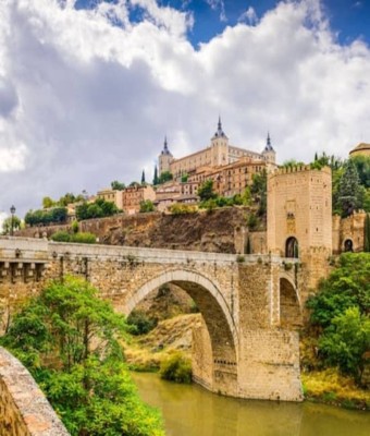 Toledo Día Completo: Tapas y Vino en Madrid