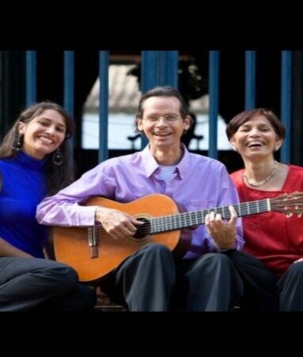 La Navidad Venezolana en familia: Clara Marcano, Luis Zea y Tibisay Marcano en Barcelona