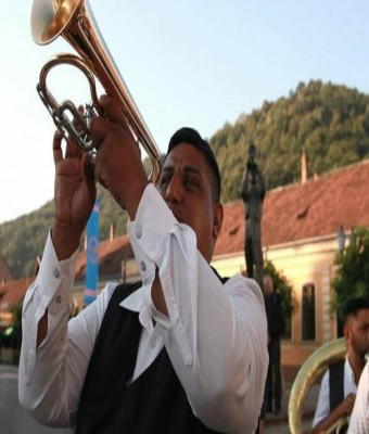 ELVIS BAJRAMOVIC ORKESTAR (LA FANFARRA MÉS POTENT DELS BALCANS) en Girona