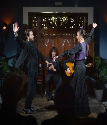 Espectáculo de flamenco íntimo en el corazón de Triana en Sevilla