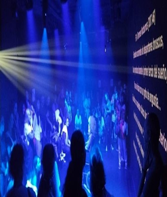 Los acompañantes: love baby love en Madrid