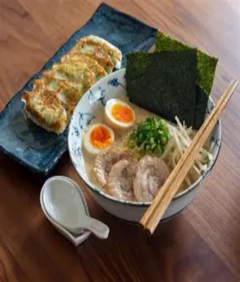 Taller de Ramen Express y Gyozas: Sabores del Japón Tradicional en Málaga