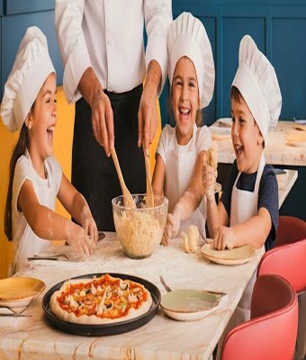 "PICCOLO CHEF"   TALLER DE PIZZAS PARA NIÑOS SALE & PEPE CASTAÑOS en Alicante (Alacant)
