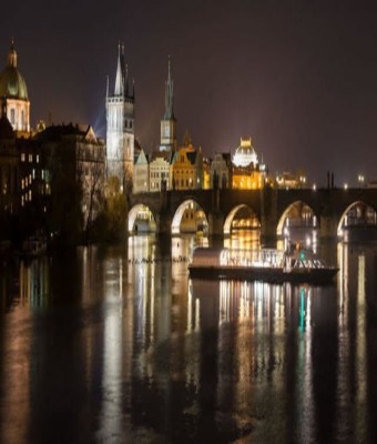 Cena‐crucero con comida y música en directo en Praga