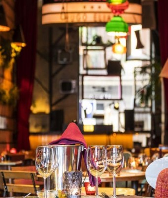 Vermuteo de comedia en GUZZO en Barcelona