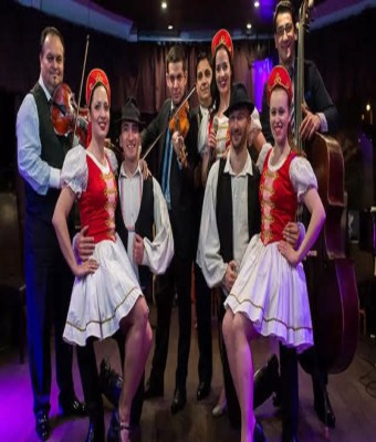 Crucero por el Danubio con cena de 4 platos, espectáculo folclórico y opereta en Budapest