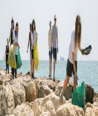 Limpieza de playa Pinedo en Valencia