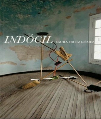 ENCUENTRO CON LAURA ORTIZ, EN TORNO A SU NOVELA “INDÓCIL”  en Sevilla