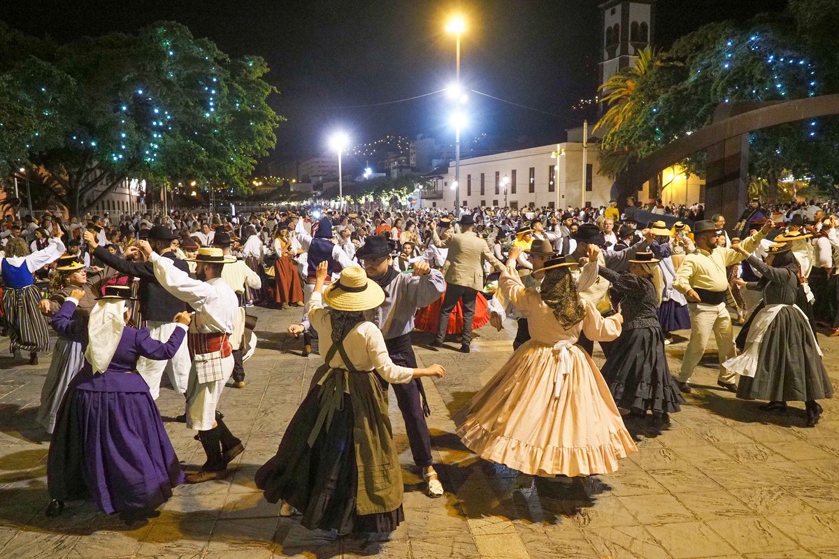 Baile de Magos Santa Cruz de Tenerife 2026: Guía de Mesas, Horarios y Requisitos