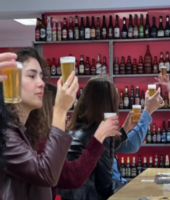 Taller de cata y sabores de la cerveza + visita a la Fábrica La Caníbal x Sabeer en Madrid