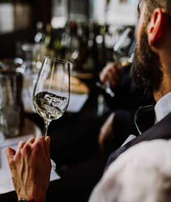 Cata de iniciación de vinos y degustación de Ibéricos en VinoPremier en Madrid