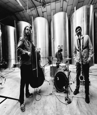 Hidden Forces Trio en Ruega x Nosotros en Sevilla