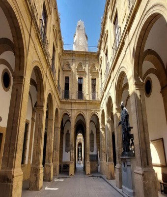 VISITAS GUIADAS · ANTIGUA FÁBRICA DE TABACOS (RECTORADO) en Sevilla