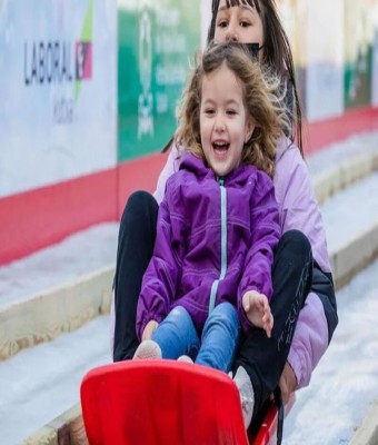 TOBOGÁN (PISTA DE HIELO NAVIDAD VG) - TXIRRISTA (GABONETAKO IZOTZ PISTA VG) en Vitoria-Gasteiz