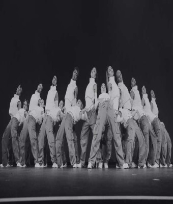 The Royal Family Dance Crew en London