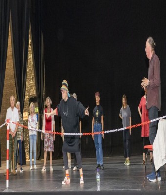 Age is a Stage en Reino Unido