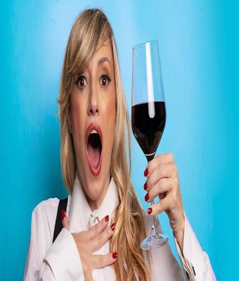 WINE UP COMEDY : cata de vinos+ monólogo. Una experiencia de vinos y risas en Madrid